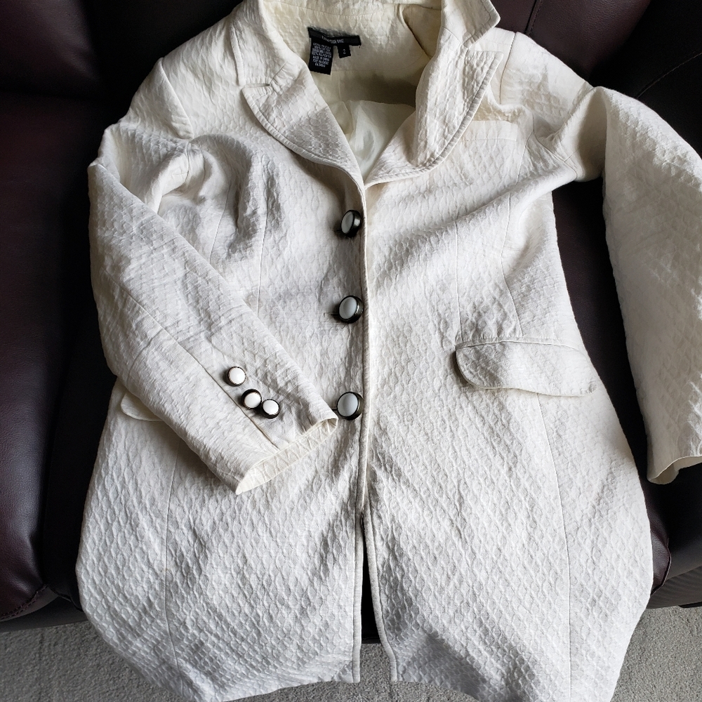 CHAPTER ONE Cream Jacket - Picture 6 of 8